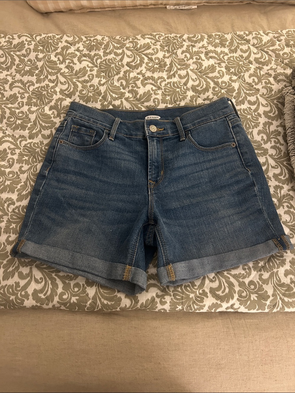 Old Navy Women's Mid-Rise Rolled Hem Denim Shorts - Blue size 0